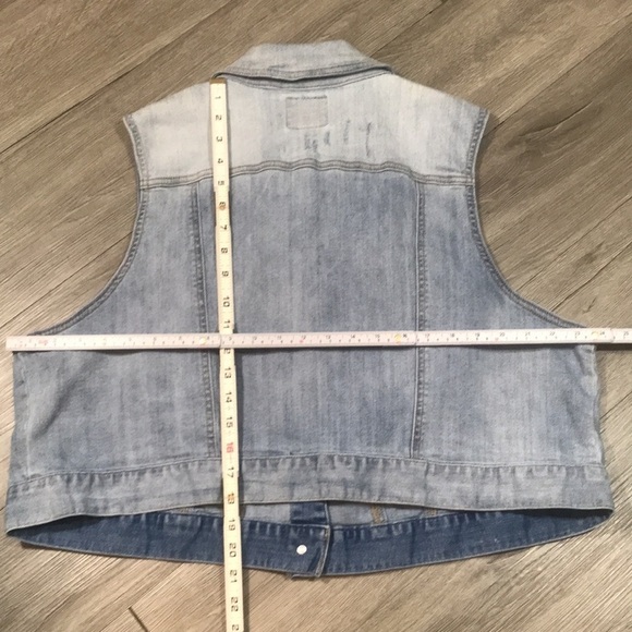 Torrid Light Wash Crop Denim Distressed Button Front Vest size 3X- 22/24 - Picture 9 of 12